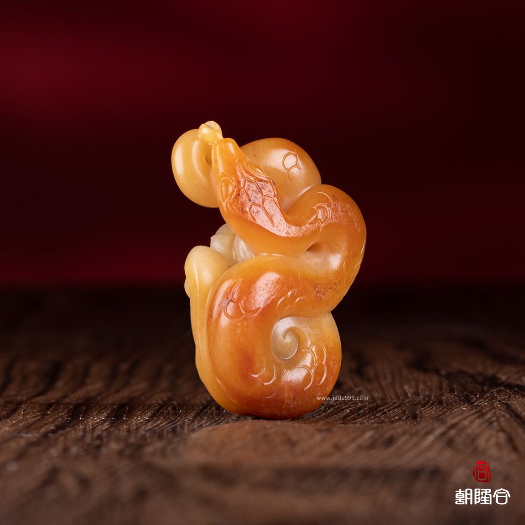 靈蛇獻(xiàn)瑞